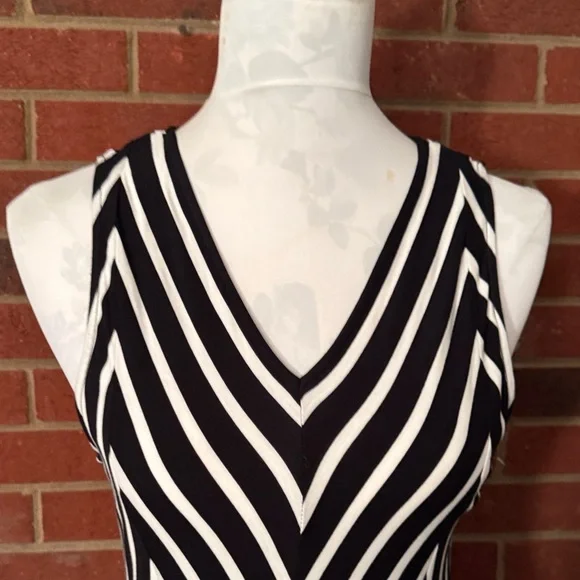Chelsea & Theodore Black and White Zigzag Fit-Flare Midi Dress - Picture 3 of 8